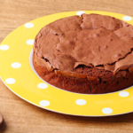Bolo de Chocolate Sem Ovos: Super fácil e fofinho