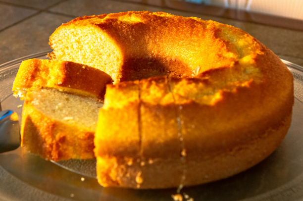 Easy Blender Cornmeal Cake: The Fluffy Treat You'll Love 1 Bolo de Fubá de Liquidificador: A Delícia Fofinha que Encanta
