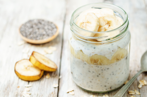 Cookies and Cream Protein Overnight Oats: High-Protein & Tasty 1 Overnight Oats com whey de cookies. Proteico e saboroso