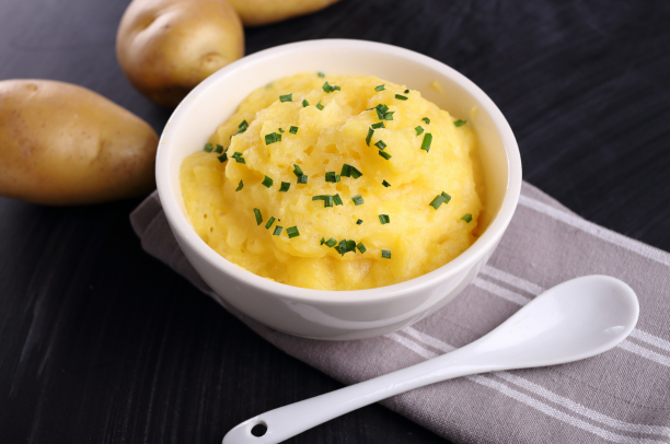 Easy Homemade Mashed Potatoes: Simple & Creamy 1 Purê de Batatas Simples: Descomplicado para saborear a qualquer momento