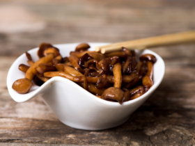 Butter Sautéed Shimeji Mushrooms: A Japanese-Inspired Delight 15 Shimeji na Manteiga: Um Toque Oriental na sua Cozinha