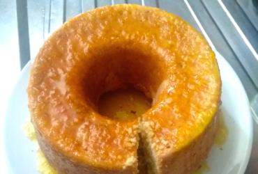 Calda de Laranja Dourada: Transforme seu Bolo em uma Obra de Arte Culinária