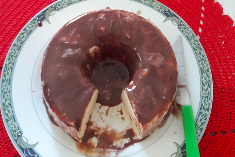 Pudim Sorvete com Calda de Chocolate: Uma Doce Surpresa para o Verão 1 Pudim Sorvete com Calda de Chocolate: Uma Doce Surpresa para o Verão