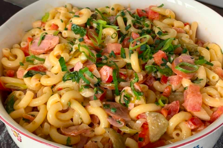 Salada de Macarrão: Uma Explosão de Sabores e Frescor 1 Salada de Macarrão: Uma Explosão de Sabores e Frescor