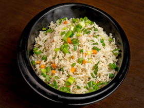 Arroz à Grega na Panela Elétrica: Uma Viagem de Sabores