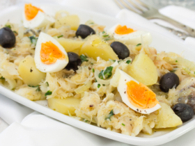 Salada de Bacalhau maravilhosa: Para reaproveitar as sobras da ceia de ano novo 12 Salada de Bacalhau maravilhosa: Para reaproveitar as sobras da ceia de ano novo