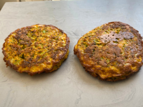 Hambúrguer de Brócolis Cetogênico: Uma Explosão de Sabores Saudáveis 6 Hambúrguer de Brócolis Cetogênico: Uma Explosão de Sabores Saudáveis