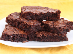 Brownie Simples: A receita mais fácil dessa sobremesa incrível 12 Brownie Simples: A receita mais fácil dessa sobremesa incrível