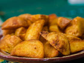 Batatas Douradas ao Forno: Crocantes por Fora e Macias por Dentro 12 Batatas Douradas ao Forno: Crocantes por Fora e Macias por Dentro