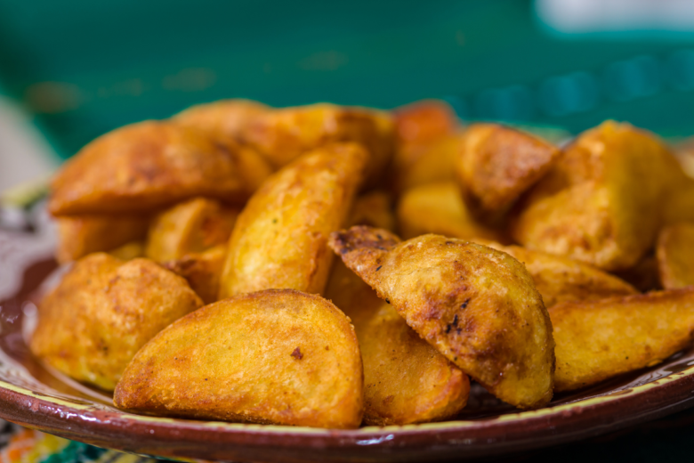 Batatas Douradas ao Forno: Crocantes por Fora e Macias por Dentro 1 Batatas Douradas ao Forno: Crocantes por Fora e Macias por Dentro