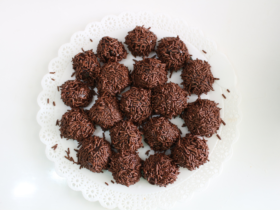 Brigadeiro Tradicional: O Doce Clássico que Encanta 6 Brigadeiro Tradicional: O Doce Clássico que Encanta