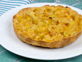Almond Pineapple Cake: A Refreshing Tropical Dessert 21 Torta de Amêndoas com Abacaxi: Uma Sobremesa Refrescante