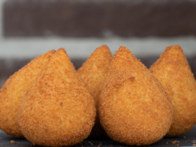 Coxinha de Frango com Pão de Forma: A Receita Inovadora que Vai Surpreender Você 6 Coxinha de Frango com Pão de Forma: A Receita Inovadora que Vai Surpreender Você