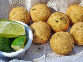 Bolinho de Tilápia Frito: Crocância e Sabor Irresistíveis 12 Bolinho de Tilápia Frito: Crocância e Sabor Irresistíveis