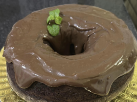 Bolo de chocolate com cobertura de chocolate meio amargo 15 Bolo de chocolate com cobertura de chocolate meio amargo