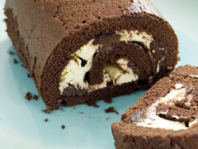 Rocambole de chocolate com recheio de abacaxi: Uma delícia irresistível 15 Rocambole de chocolate com recheio de abacaxi: Uma delícia irresistível