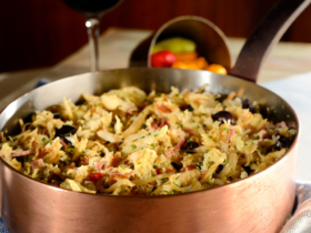 Irresistible Codfish Rice: A Flavorful Touch for Any Occasion 9 Arroz de bacalhau irresistível: Um toque de sabor para qualquer ocasião