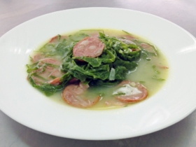 Caldo Verde Cremoso: Uma Receita Aconchegante 15 Caldo Verde Cremoso: Uma Receita Aconchegante