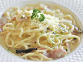 Macarrão Cremoso Carbonara: Uma explosão de sabor para sua mesa 9 Macarrão Cremoso Carbonara: Uma explosão de sabor para sua mesa