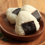 Onigiri Caseiro: O Tradicional Bolinho de Arroz Japonês Feito em Casa