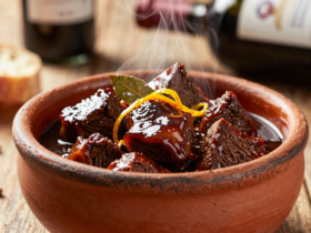 Chanfana Tradicional: O Tesouro Cozido Lentamente em Vinho Tinto