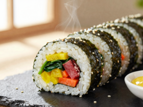 Kimbap Clássico Coreano: O Rolo Confortável e Colorido 12 Kimbap Clássico Coreano: O Rolo Confortável e Colorido
